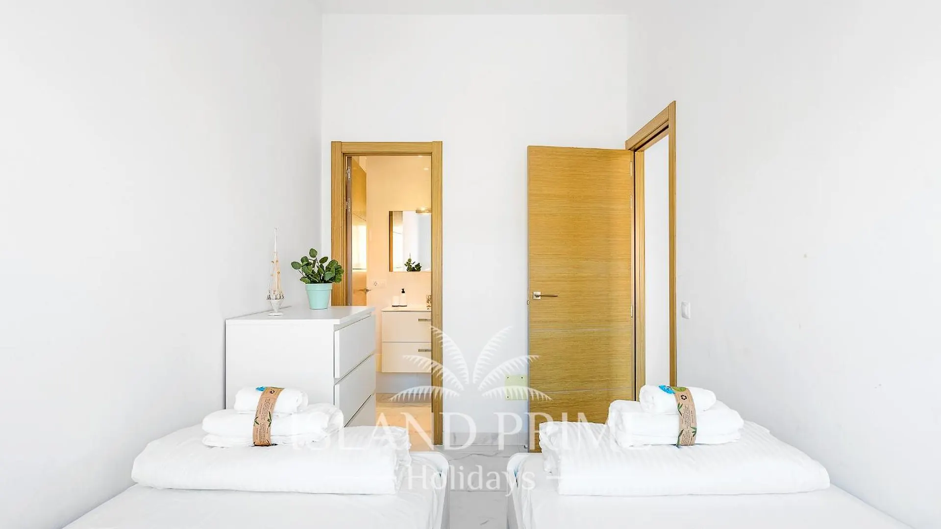 Family Villa In A Heated Pool Complex In Golf Del Sur Fv4 San Miguel de Abona
